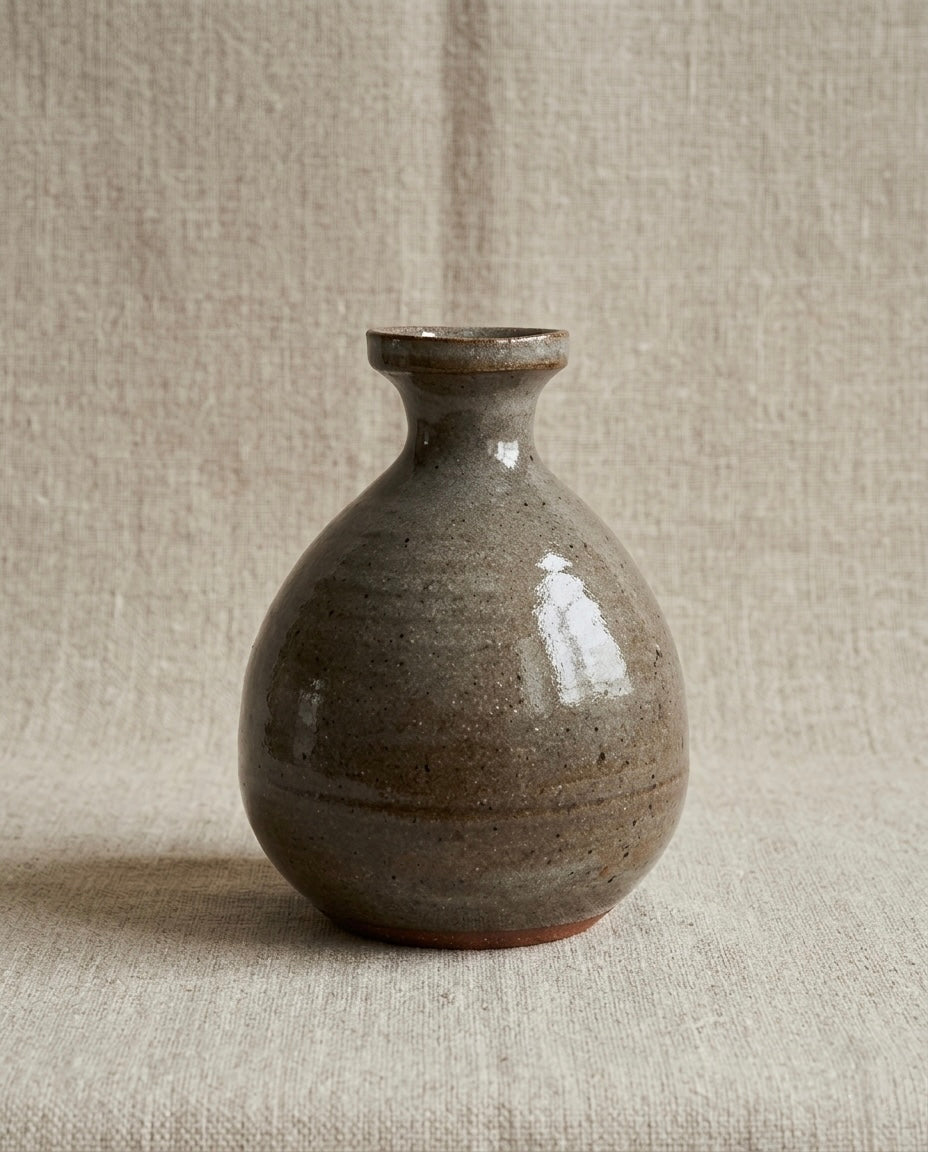 E-Karatsu Sake Set by Master Koju Nishioka