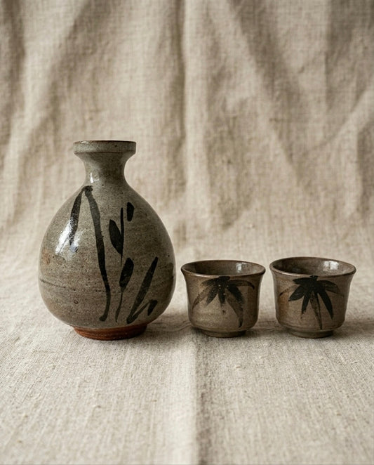 E-Karatsu Sake Set by Master Koju Nishioka