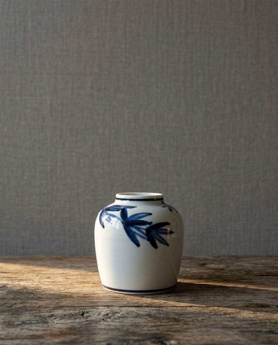 Yuzo Kondo - Sometsuke Flower Vase